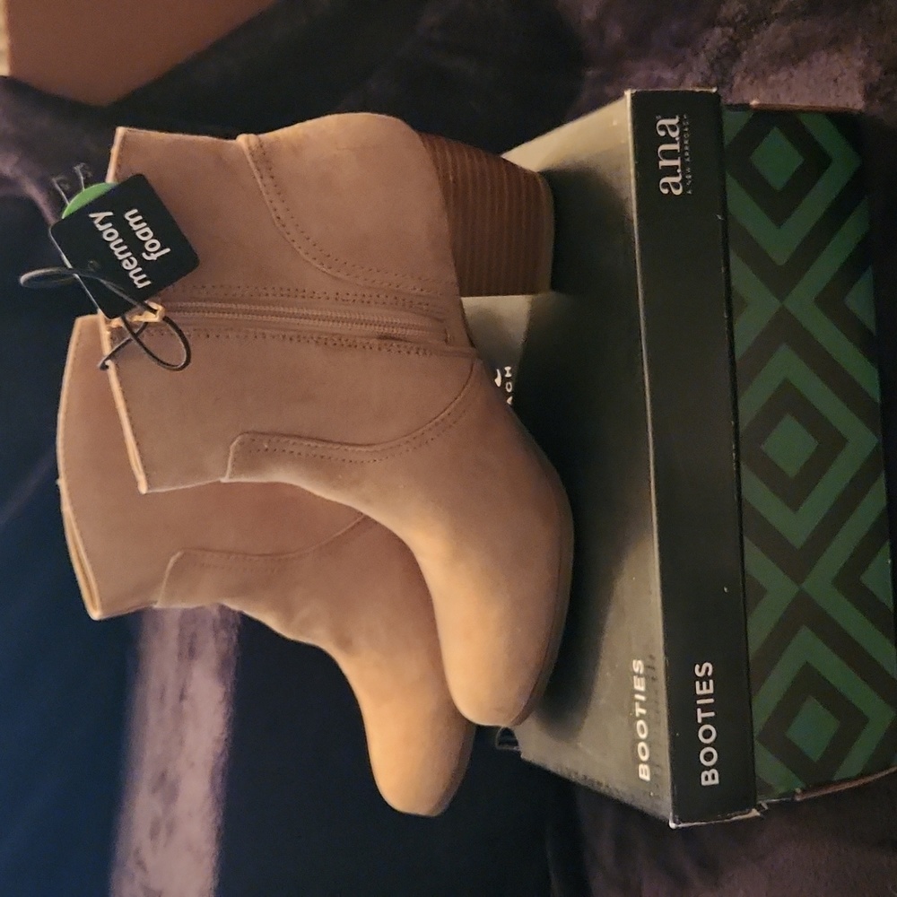 New ankle boots. 7.5 Sand color. ANA CLAY